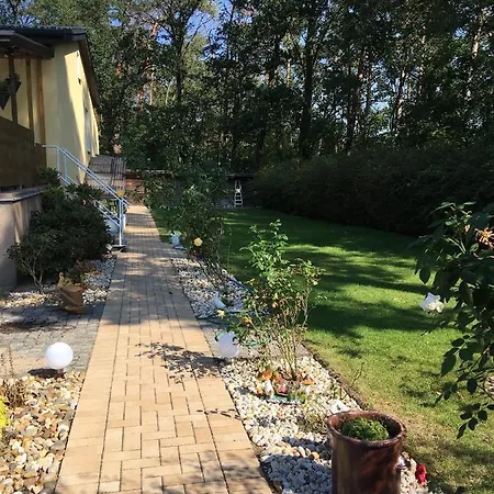 Helles Doppelzimmer Im Untergeschoss Mit Bad Im Gruenen Nahe Potsdam *