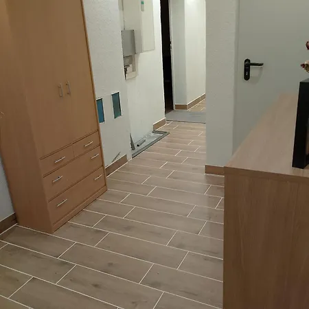 Helles Doppelzimmer Im Untergeschoss Mit Bad Im Gruenen Nahe Potsdam