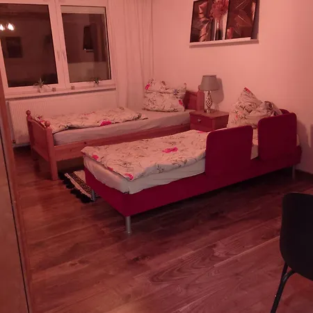 Helles Doppelzimmer Im Untergeschoss Mit Bad Im Gruenen Nahe Potsdam *