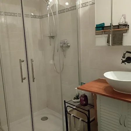 בית אירוח Helles Doppelzimmer Im Untergeschoss Mit Bad Im Gruenen Nahe Potsdam מיכנדורף