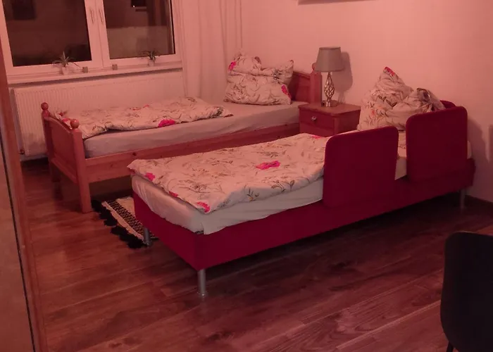 Helles Doppelzimmer Im Untergeschoss Mit Bad Im Gruenen Nahe Potsdam *